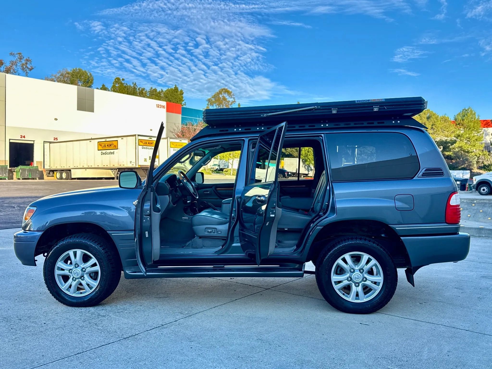 Used 2005 Lexus LX 470 4WD image 18