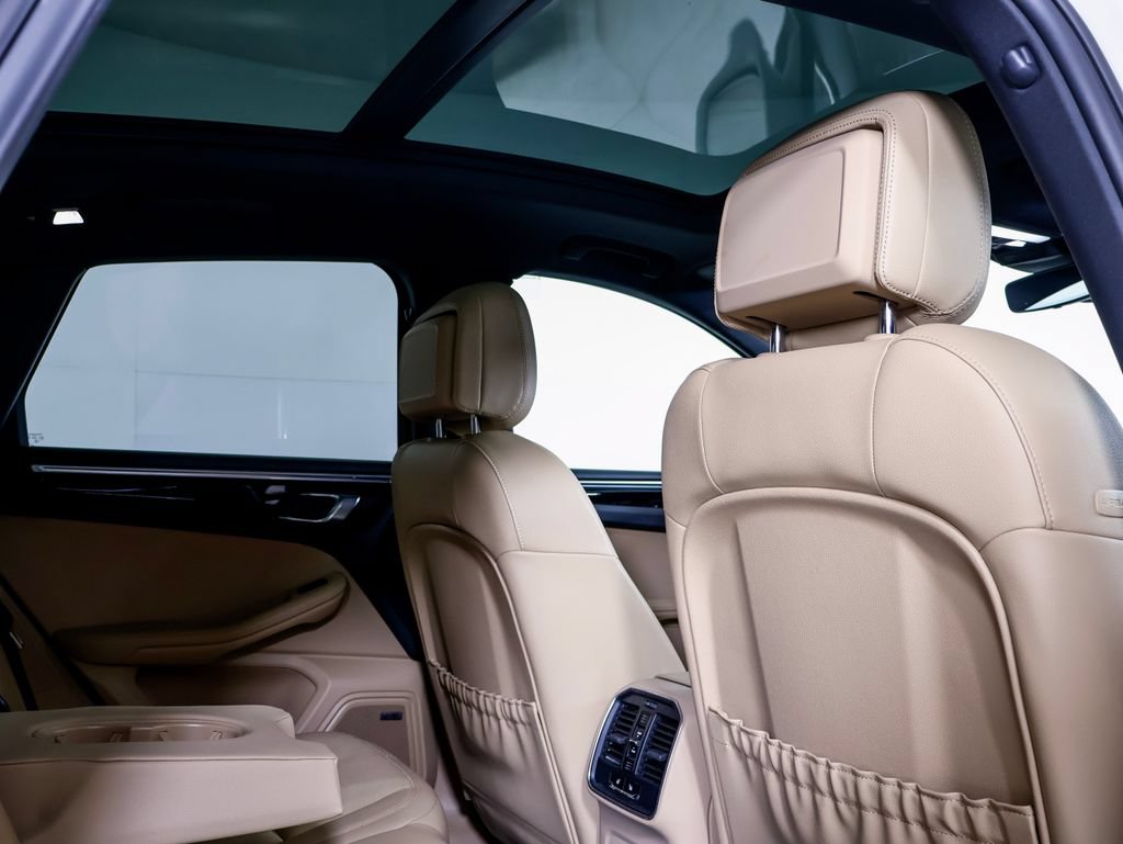 Certified 2023 Porsche Macan S w/ Premium Package AWD/4WD image 8