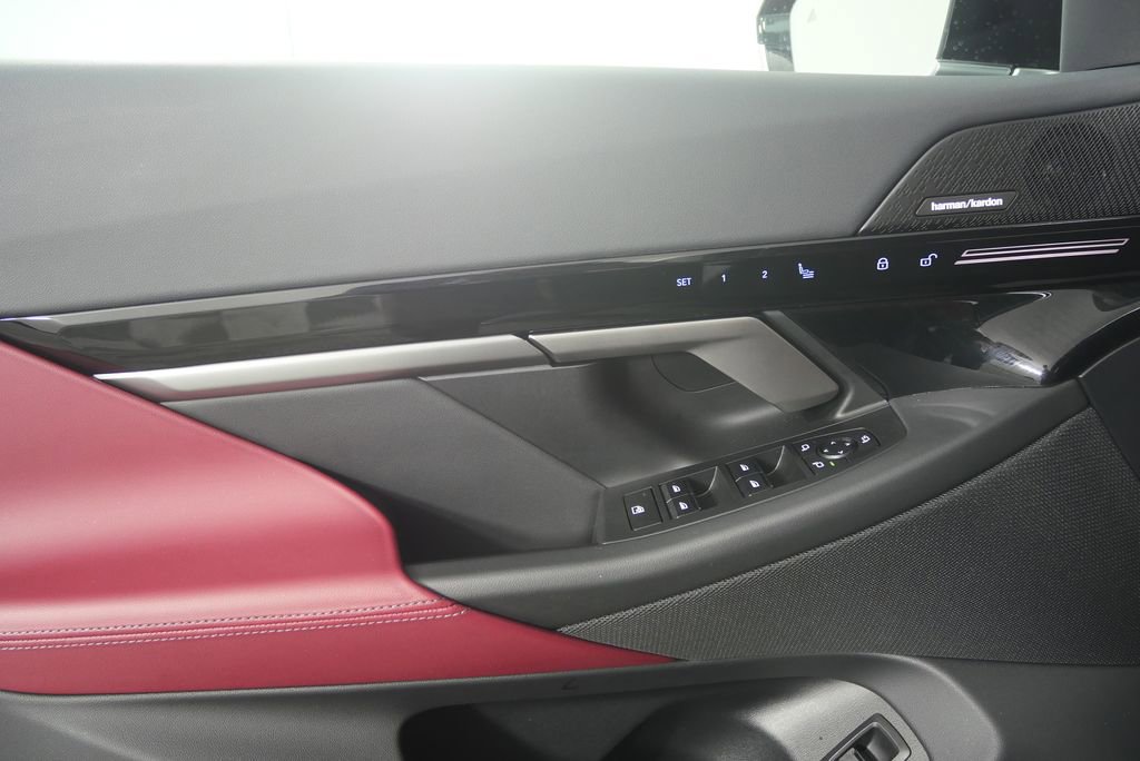 Certified 2025 BMW 530i image 9