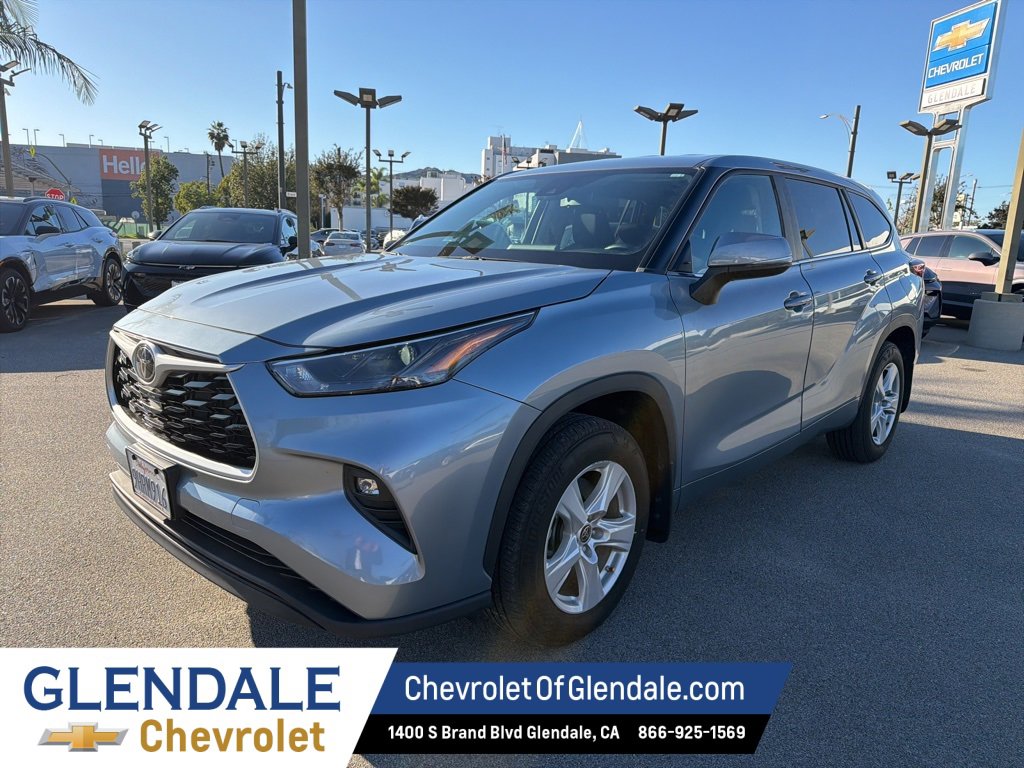 Used 2023 Toyota Highlander L image 3