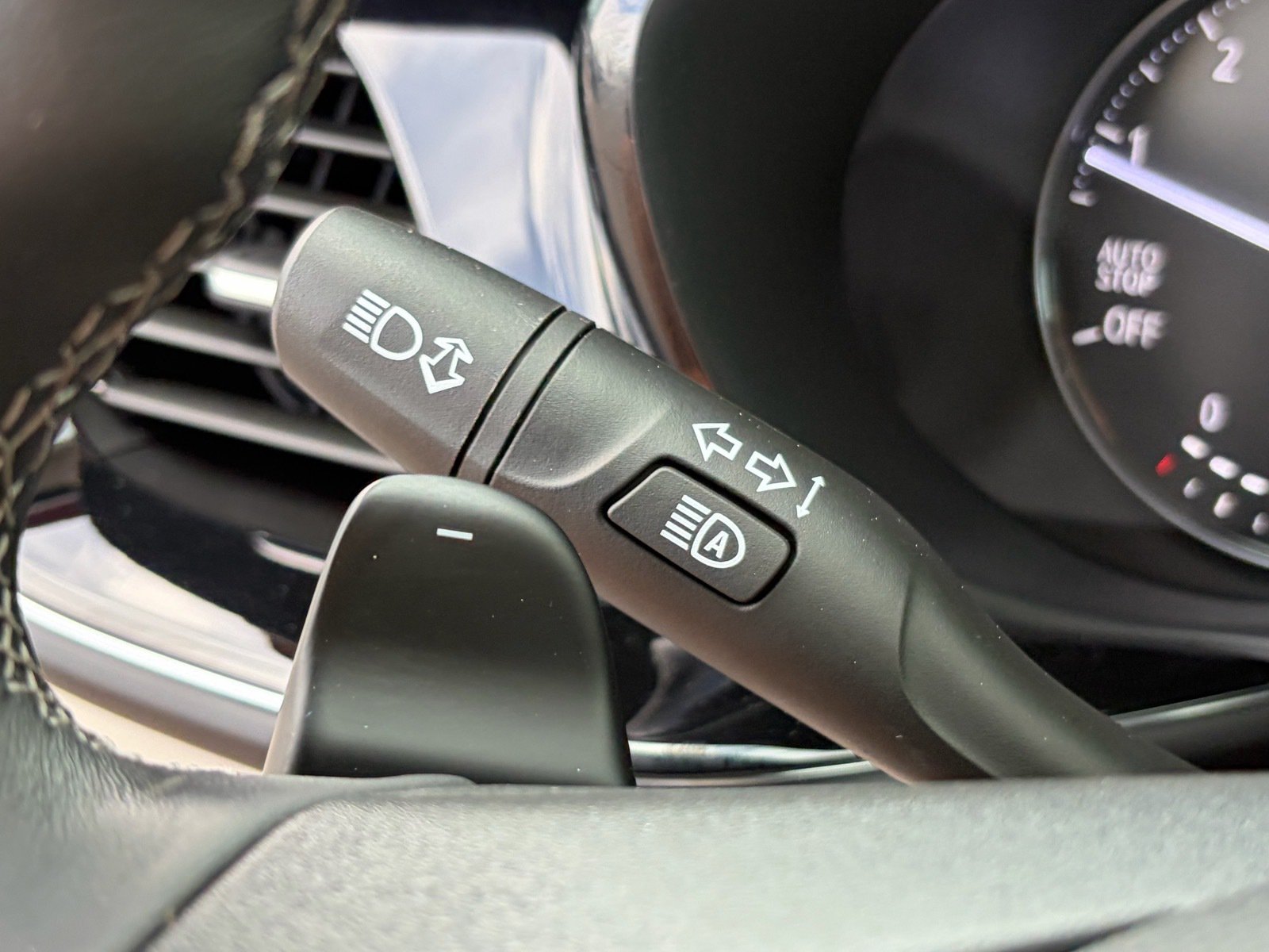Used 2023 Buick Envision Avenir AWD/4WD image 16