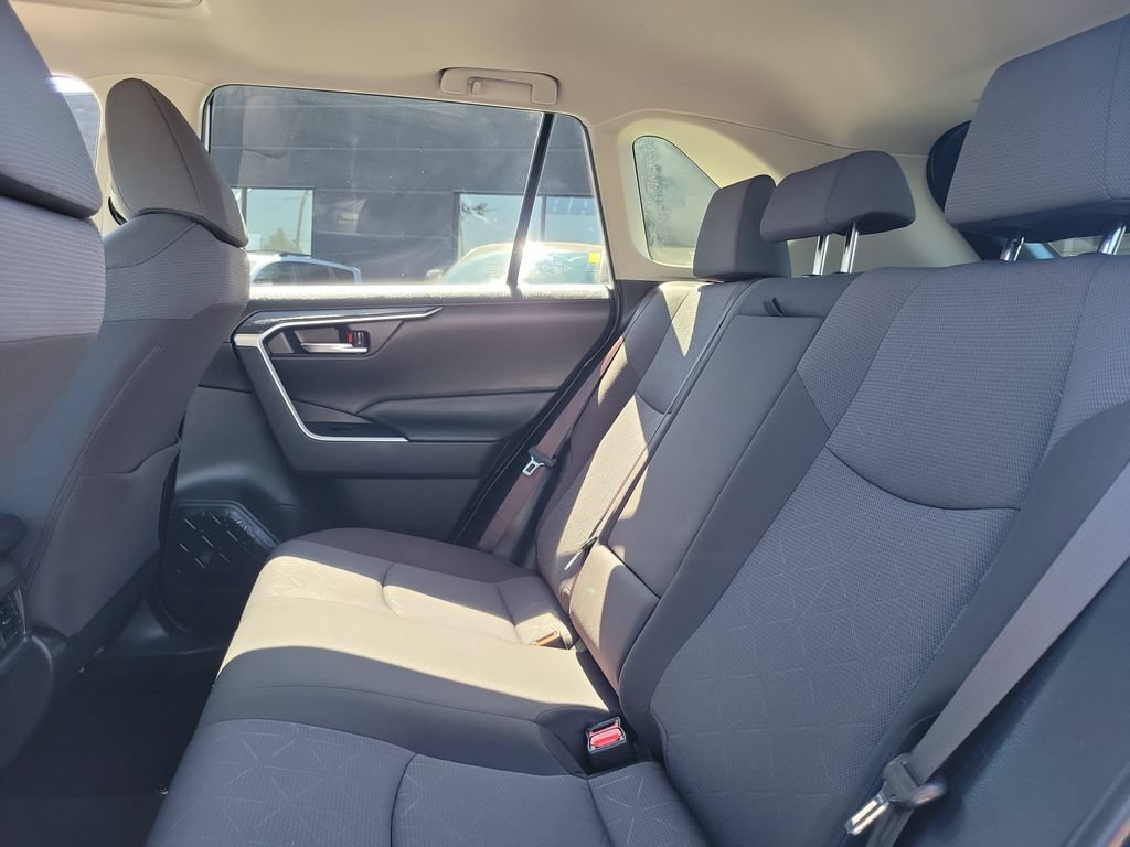 Used 2019 Toyota RAV4 XLE w/ Convenience Package FWD image 17