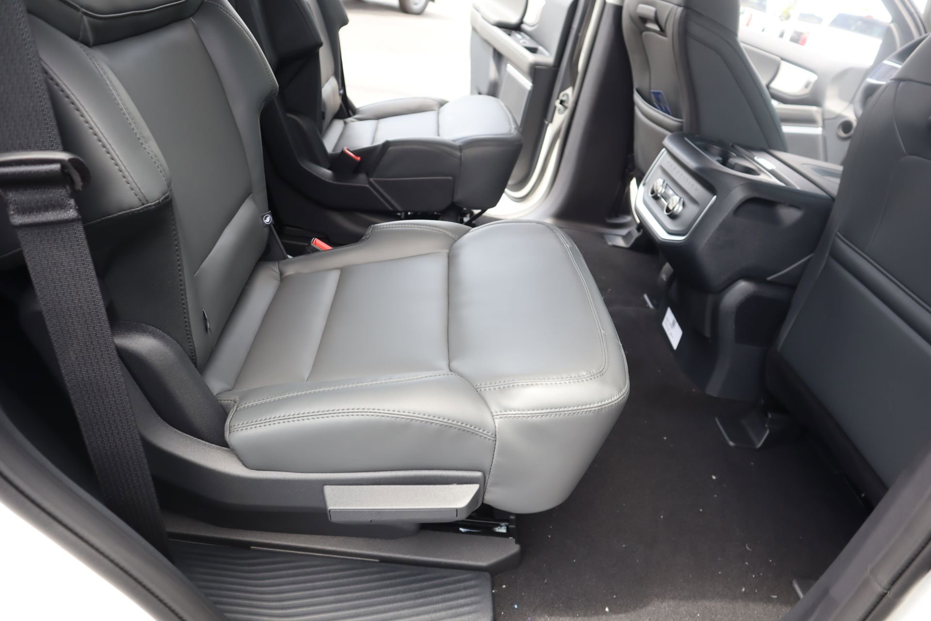 New 2026 Ford Expedition Active AWD/4WD image 16