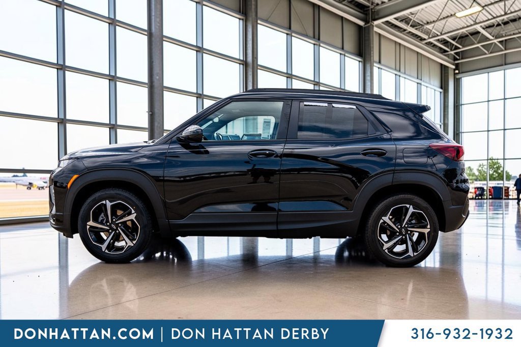 Used 2023 Chevrolet TrailBlazer RS FWD image 2
