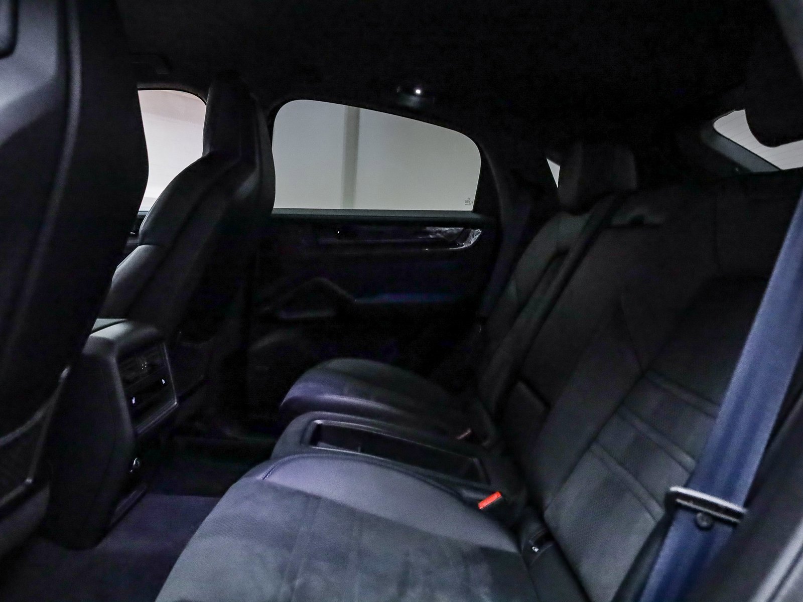 Used 2024 Porsche Cayenne Turbo GT image 22