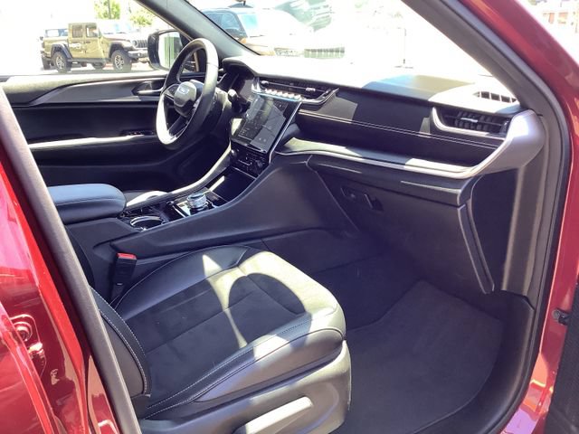 Used 2023 Jeep Grand Cherokee L Laredo AWD/4WD image 37