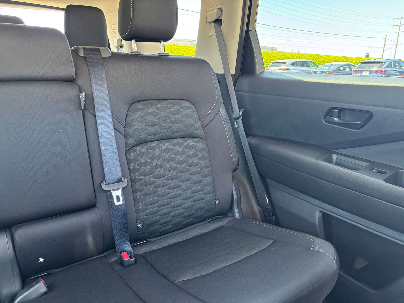 Used 2025 Nissan Pathfinder SV FWD image 40