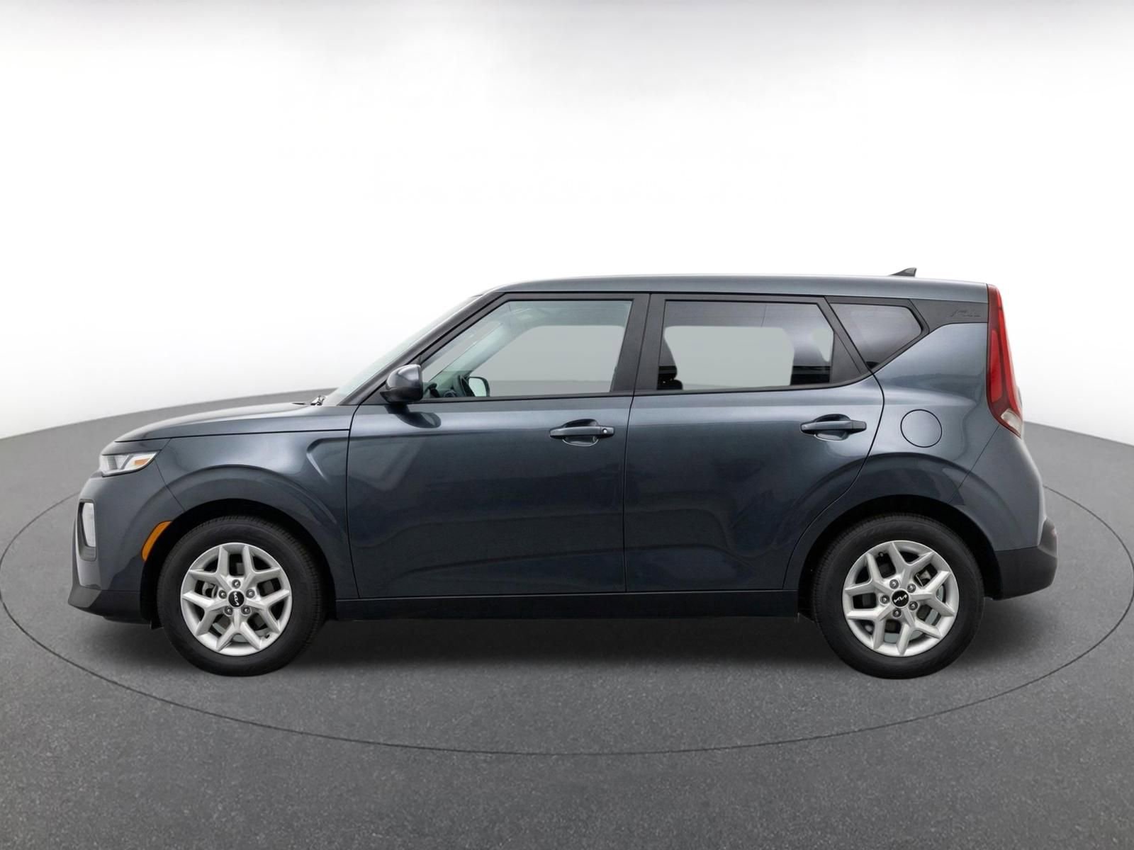 Used 2025 Kia Soul LX w/ LX Technology Package FWD image 4