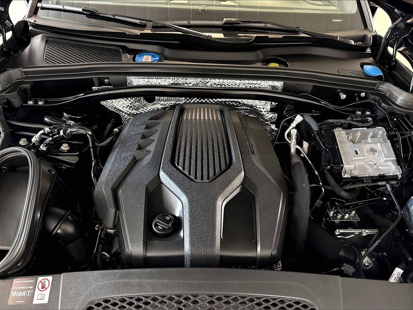 Used 2026 Porsche Macan AWD/4WD image 24