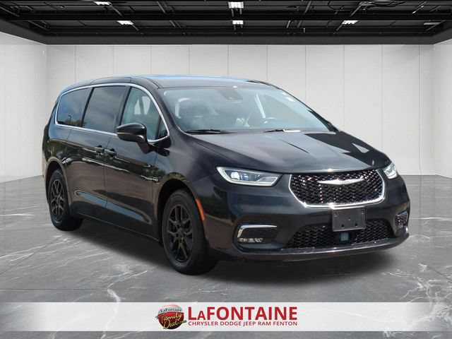Used 2023 Chrysler Pacifica Touring-L FWD image 7