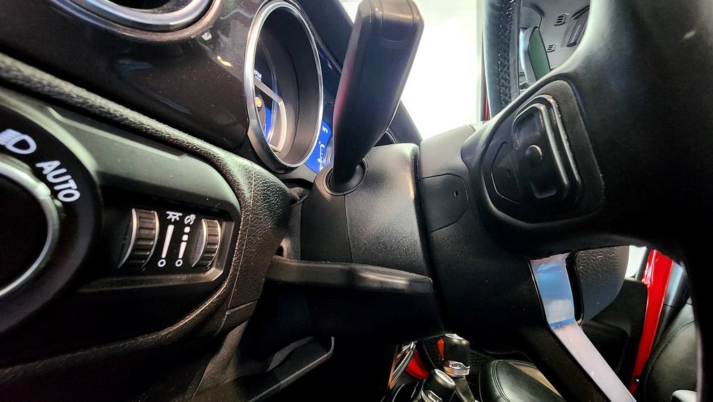 Used 2021 Jeep Wrangler Unlimited Sahara AWD/4WD image 21