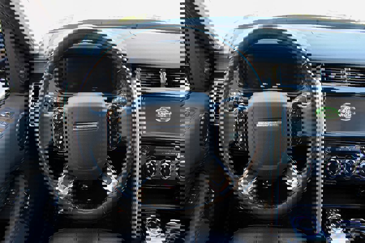 Used 2019 Land Rover Discovery HSE image 30