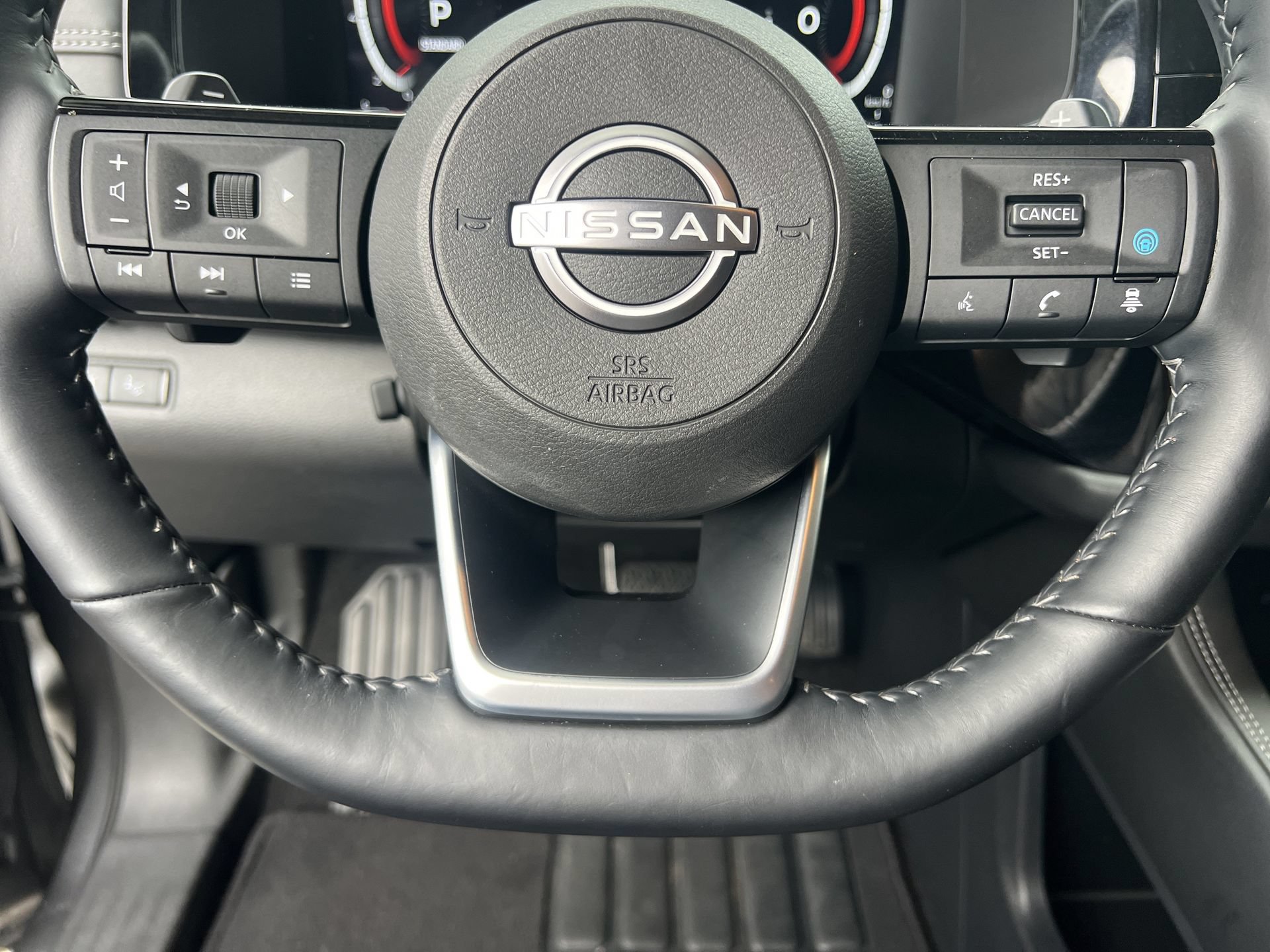 Used 2025 Nissan Pathfinder Platinum FWD image 8