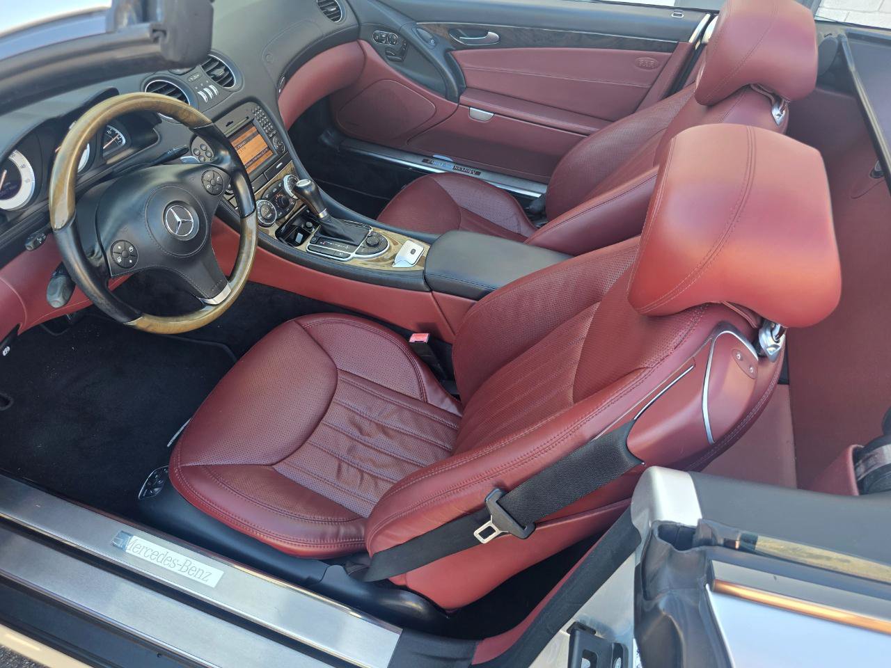 Used 2011 Mercedes-Benz SL 550 w/ Premium I Pkg image 29