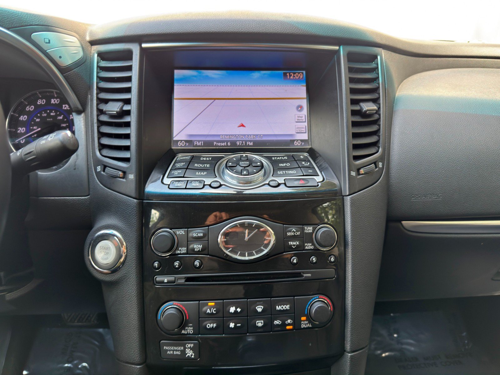 Used 2014 INFINITI QX70 2WD w/ Premium Package image 25