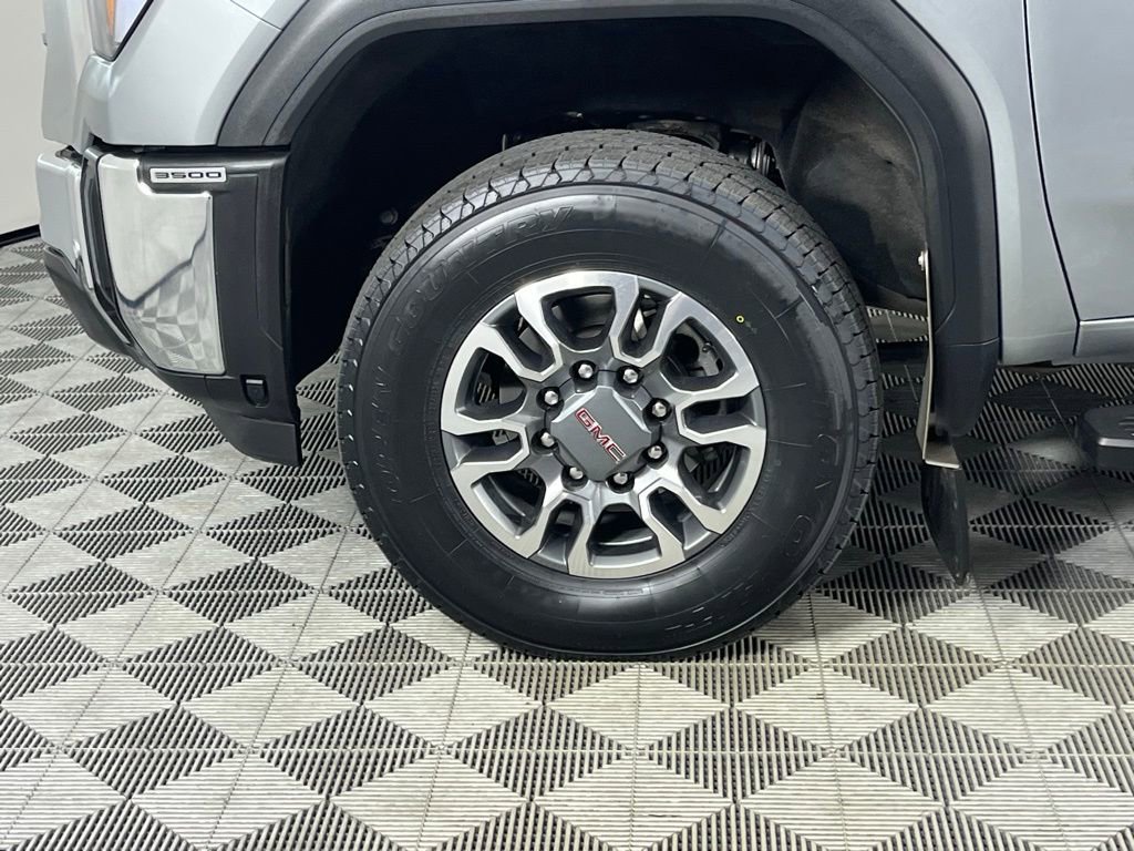 Used 2024 GMC Sierra 3500 SLT w/ SLT Convenience Package image 12