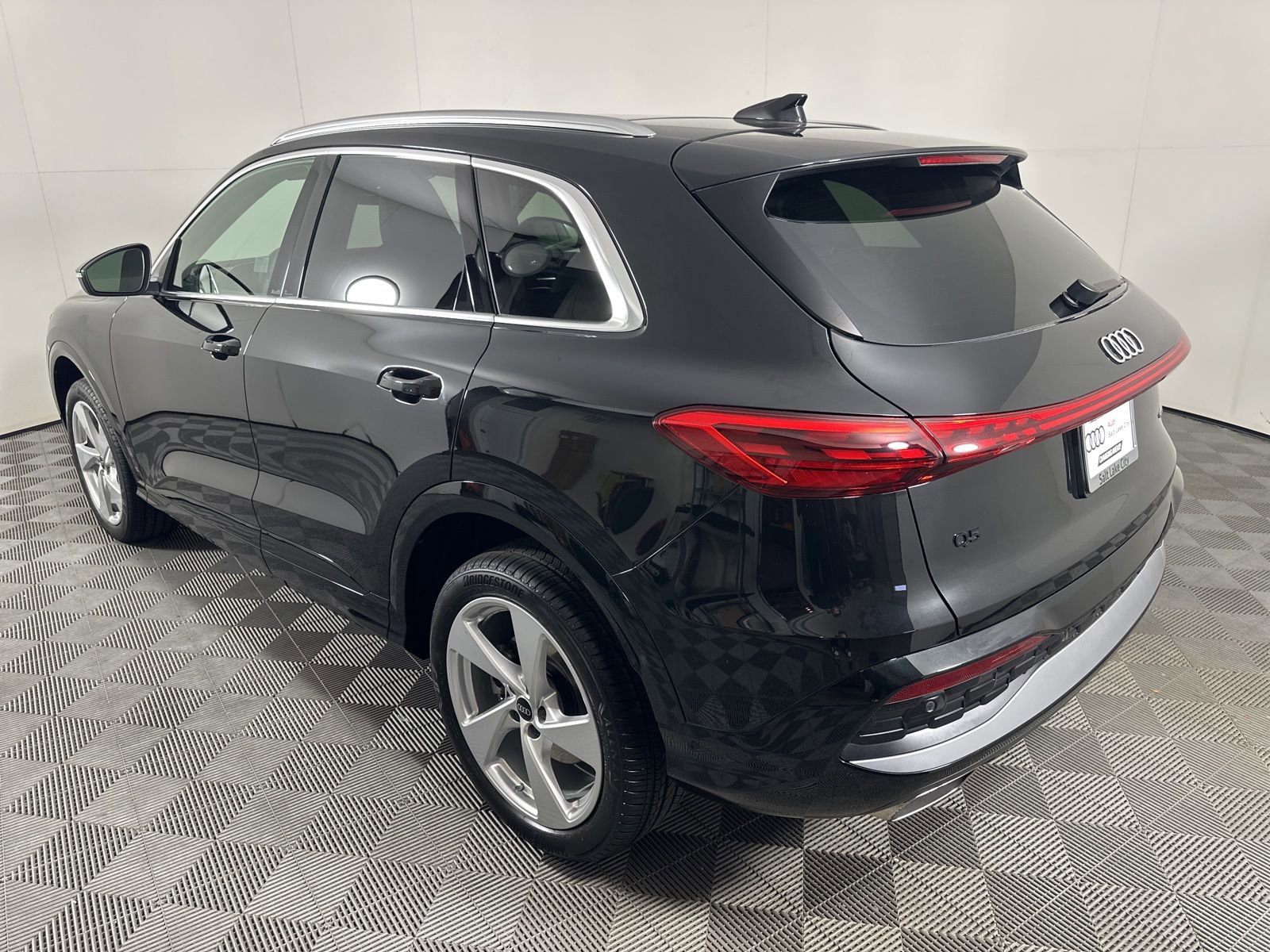 Certified 2025 Audi Q5 Premium Plus w/ Premium Plus AWD/4WD image 4