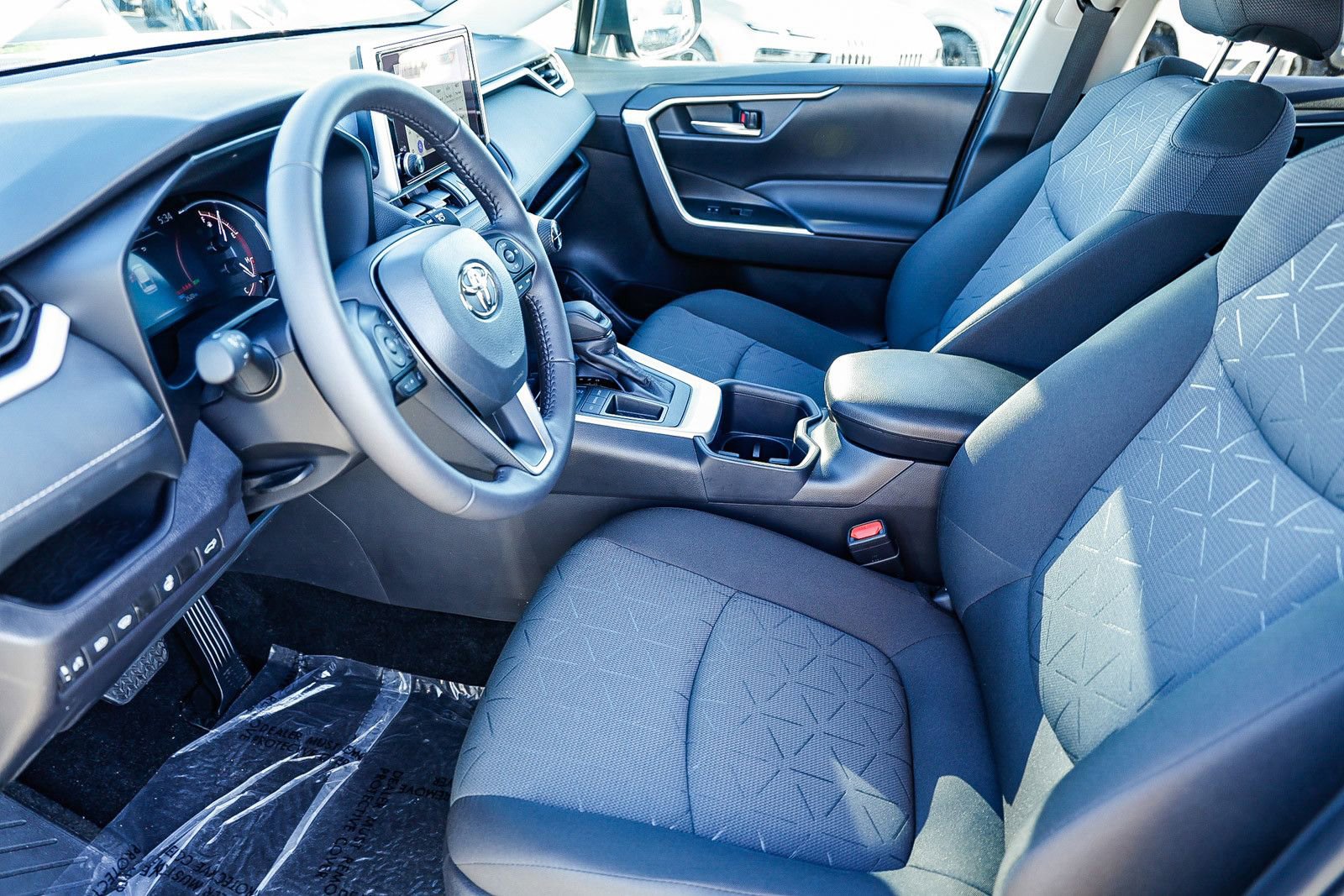 Used 2025 Toyota RAV4 XLE w/ Convenience Package FWD image 19