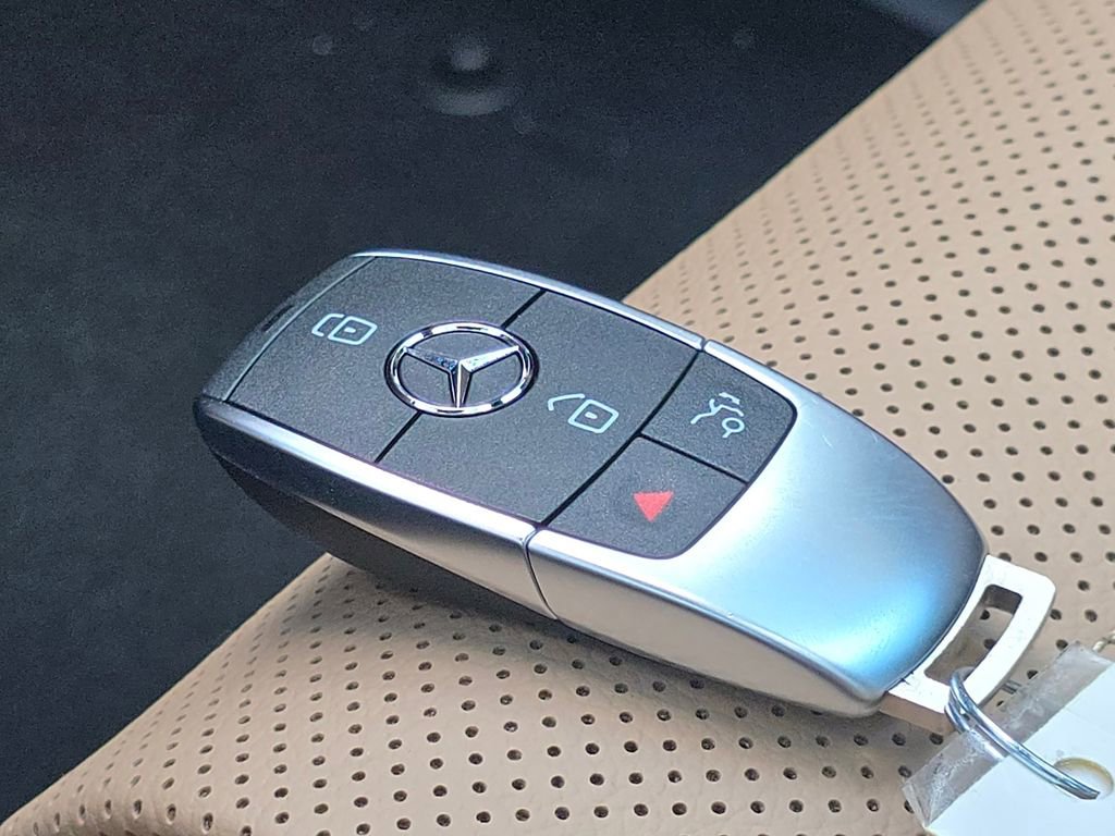 New 2026 Mercedes-Benz GLS 450 4MATIC image 40
