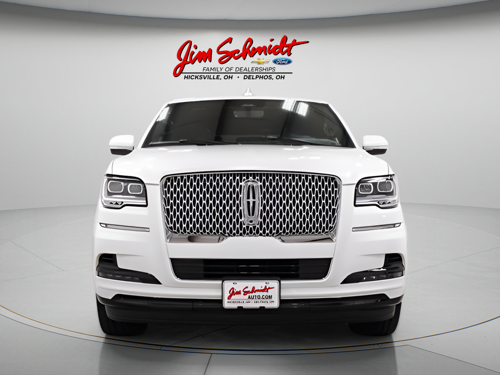 Used 2023 Lincoln Navigator Reserve AWD/4WD image 2