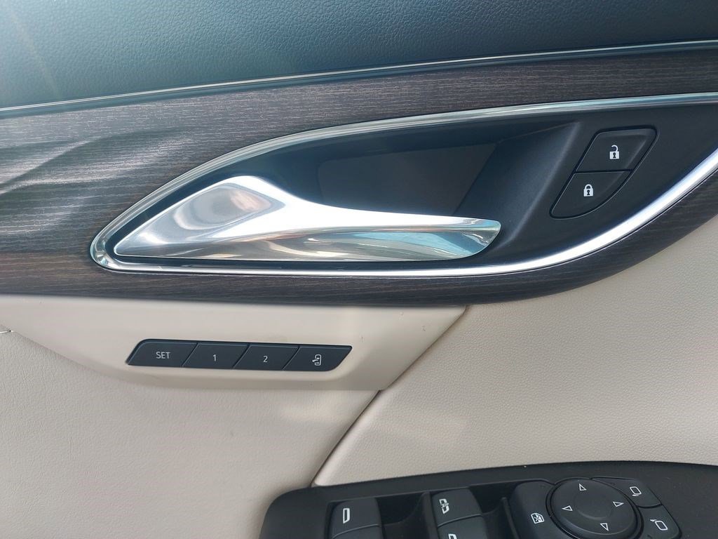 Used 2023 Buick Envision Avenir AWD/4WD image 25