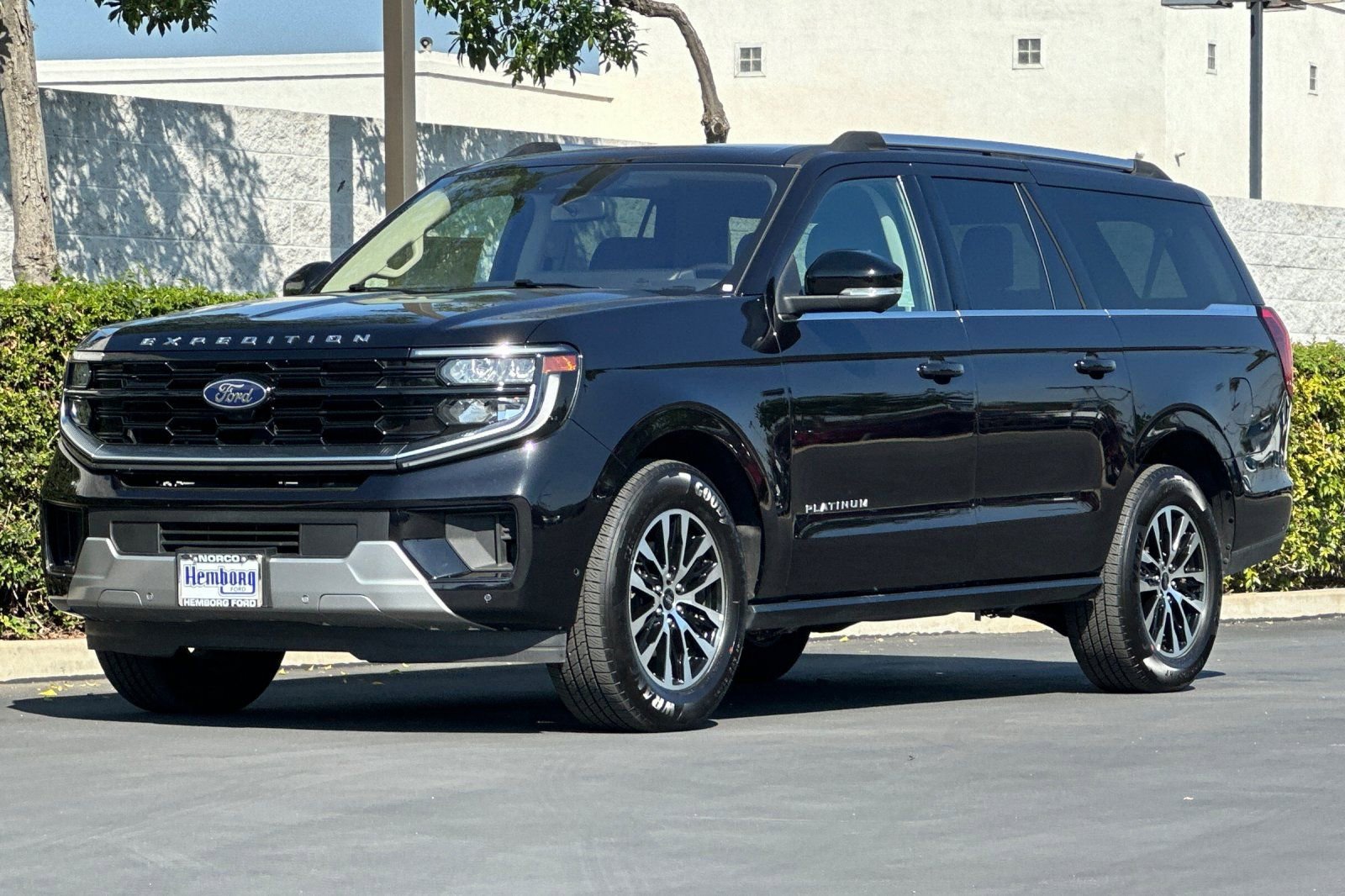 Used 2025 Ford Expedition Max Platinum image 8