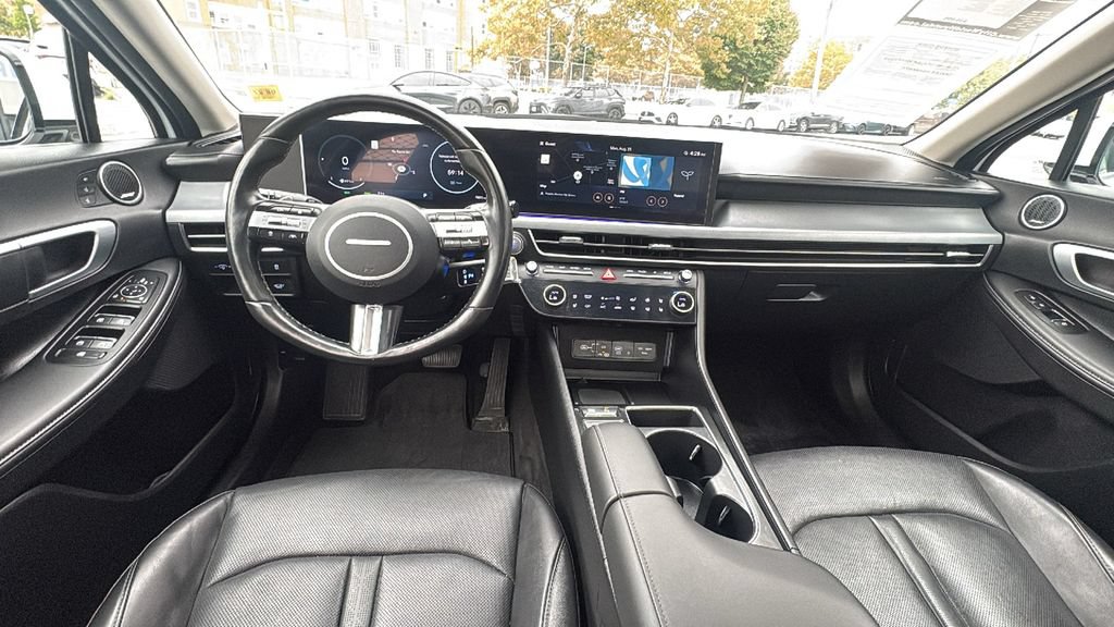 Used 2025 Hyundai Sonata Limited FWD image 30