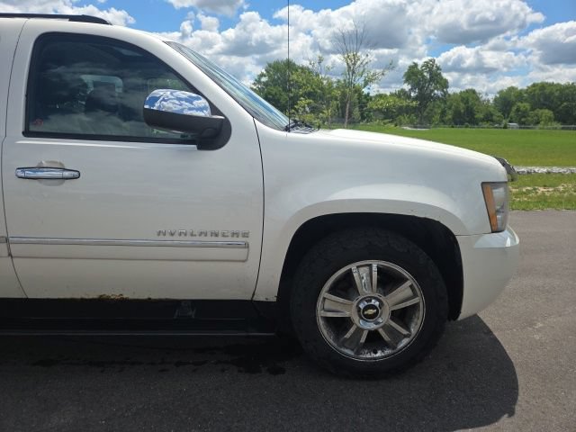 Used 2010 Chevrolet Avalanche LTZ AWD/4WD image 4