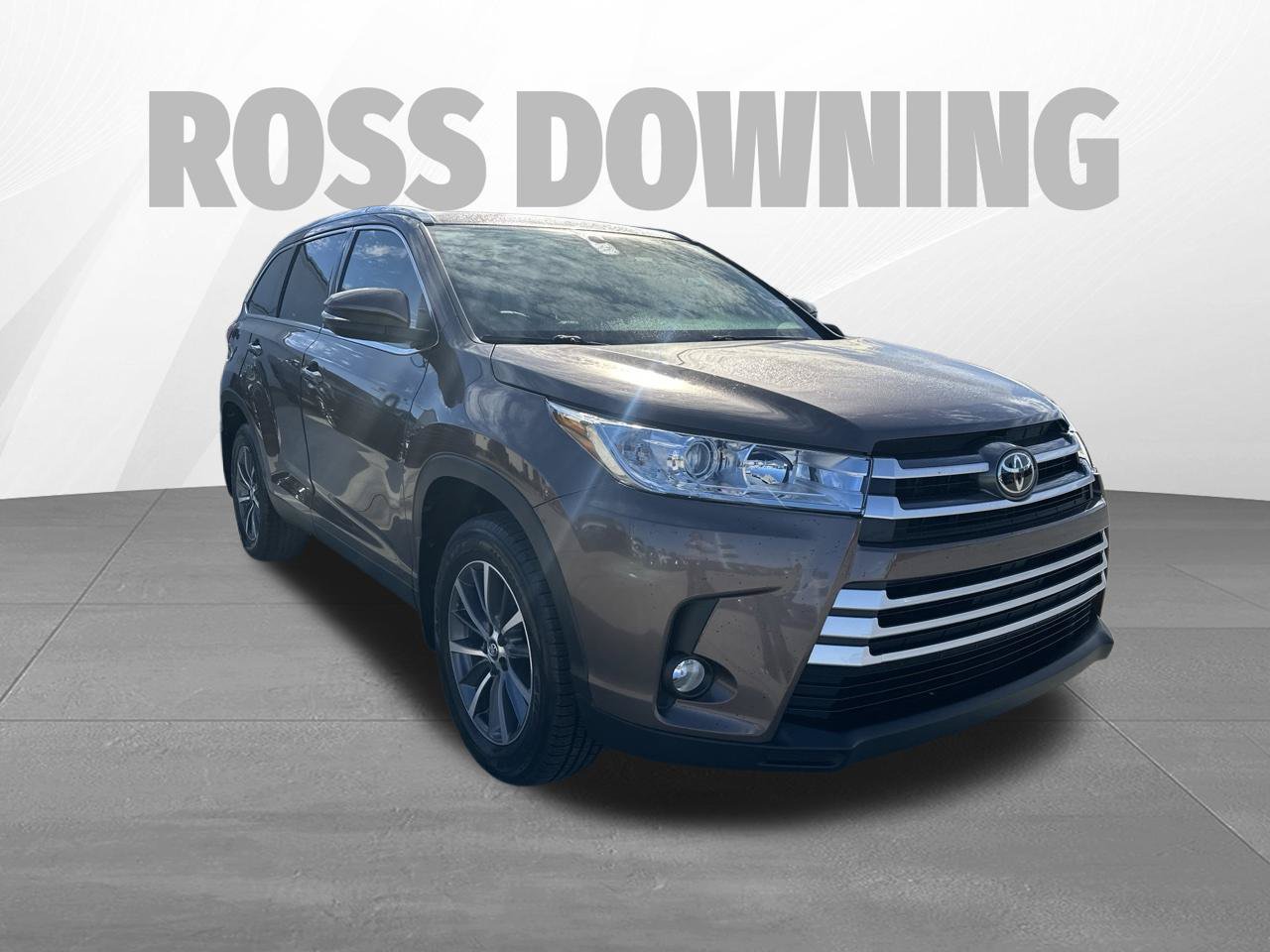 Used 2019 Toyota Highlander XLE FWD image 3