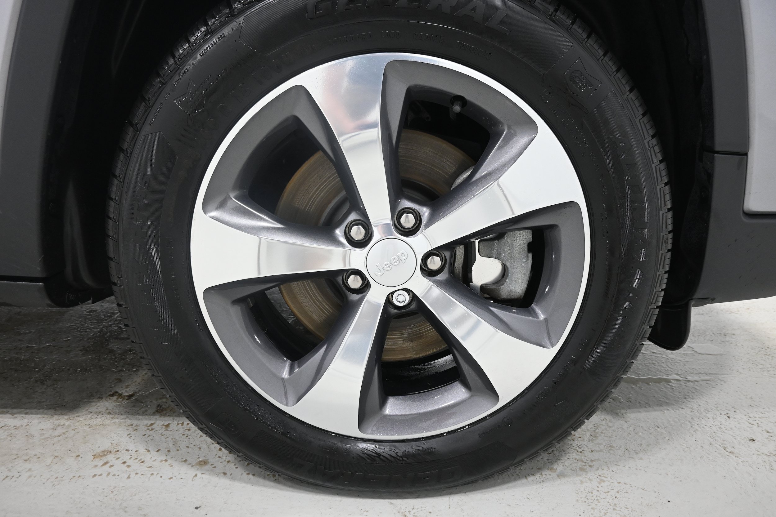 Used 2019 Jeep Cherokee Limited w/ Trailer Tow Group AWD/4WD image 36