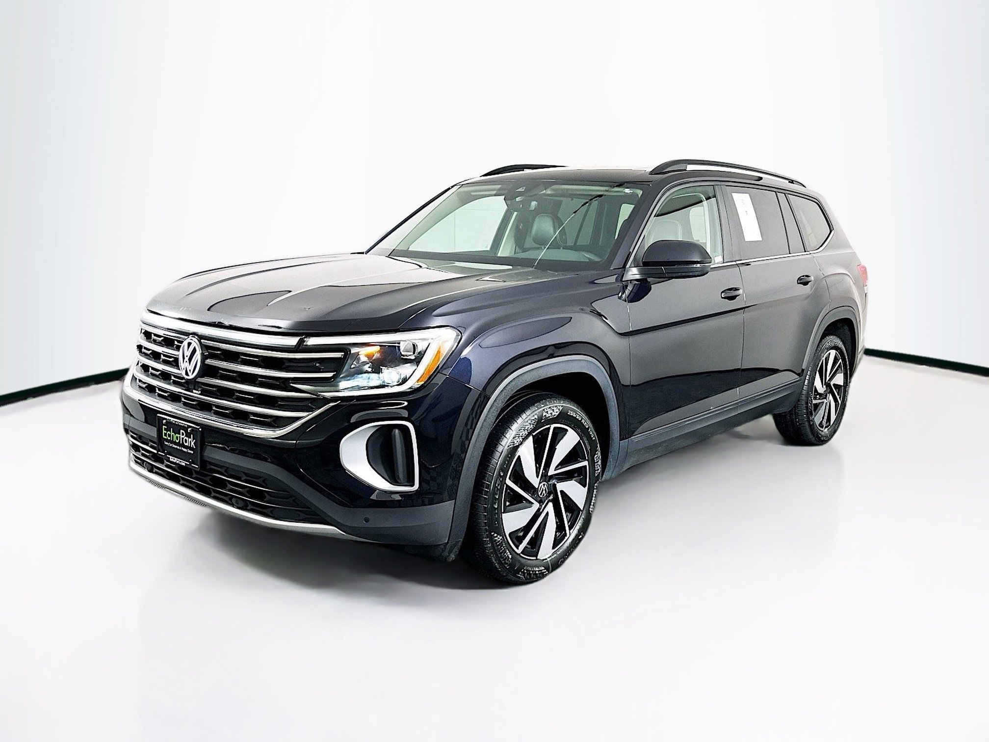 Used 2024 Volkswagen Atlas SE image 3