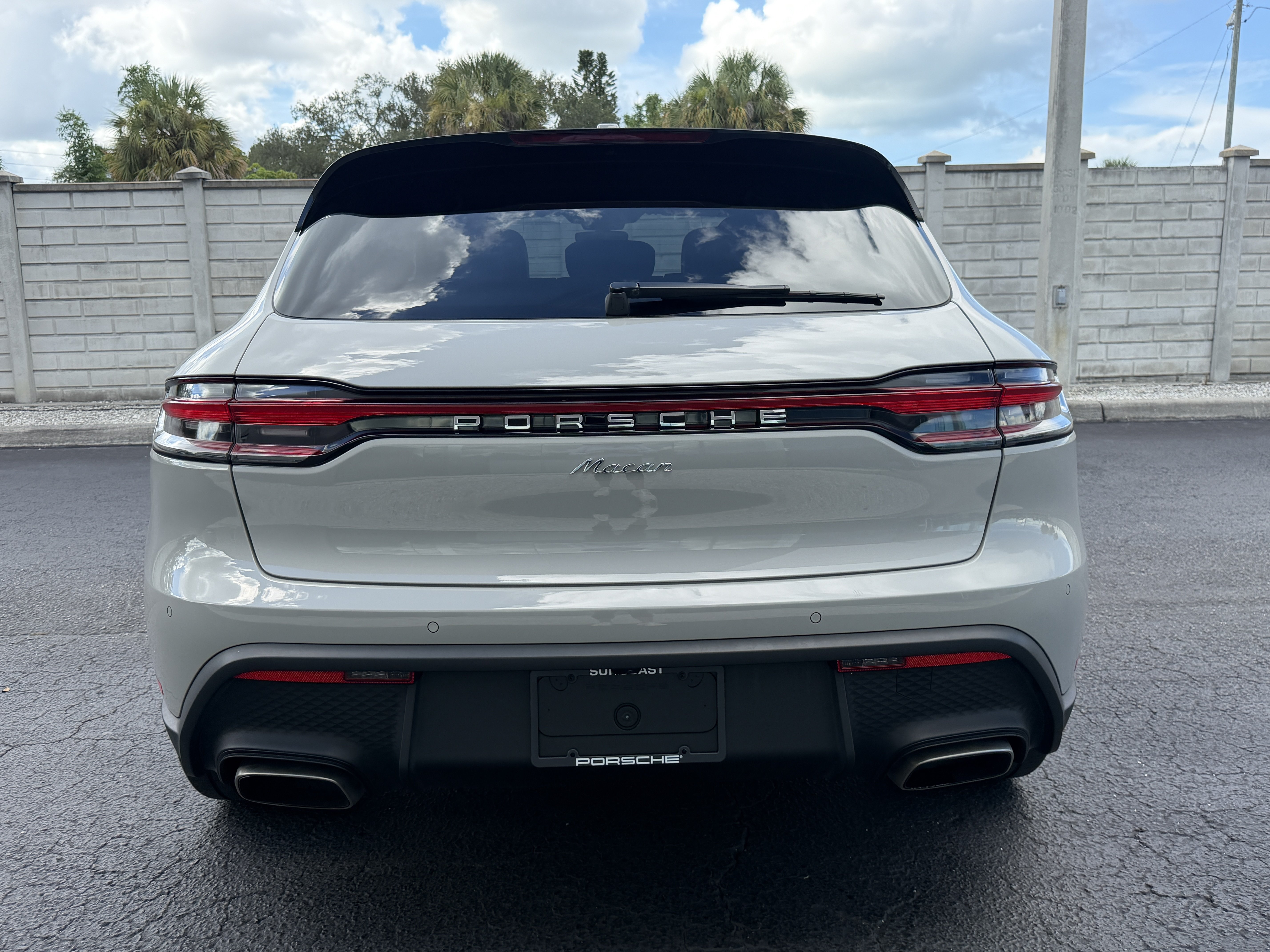 Certified 2023 Porsche Macan AWD/4WD image 11