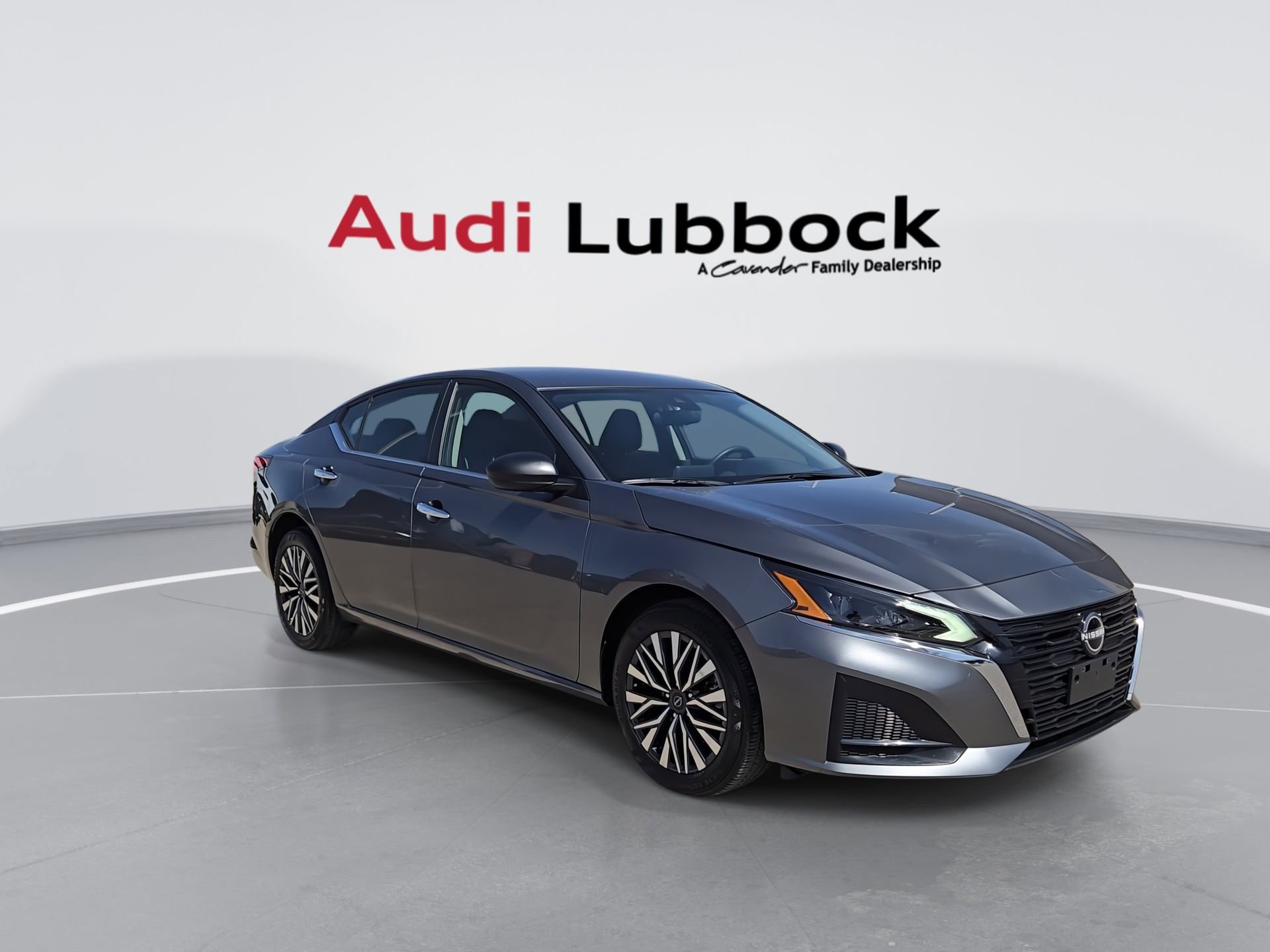 Used 2024 Nissan Altima 2.5 SV AWD/4WD image 2