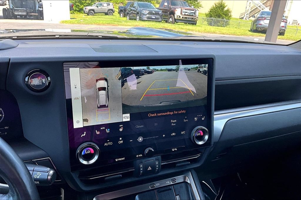 Used 2024 Lexus GX 550 w/ Cold Area Package AWD/4WD image 17