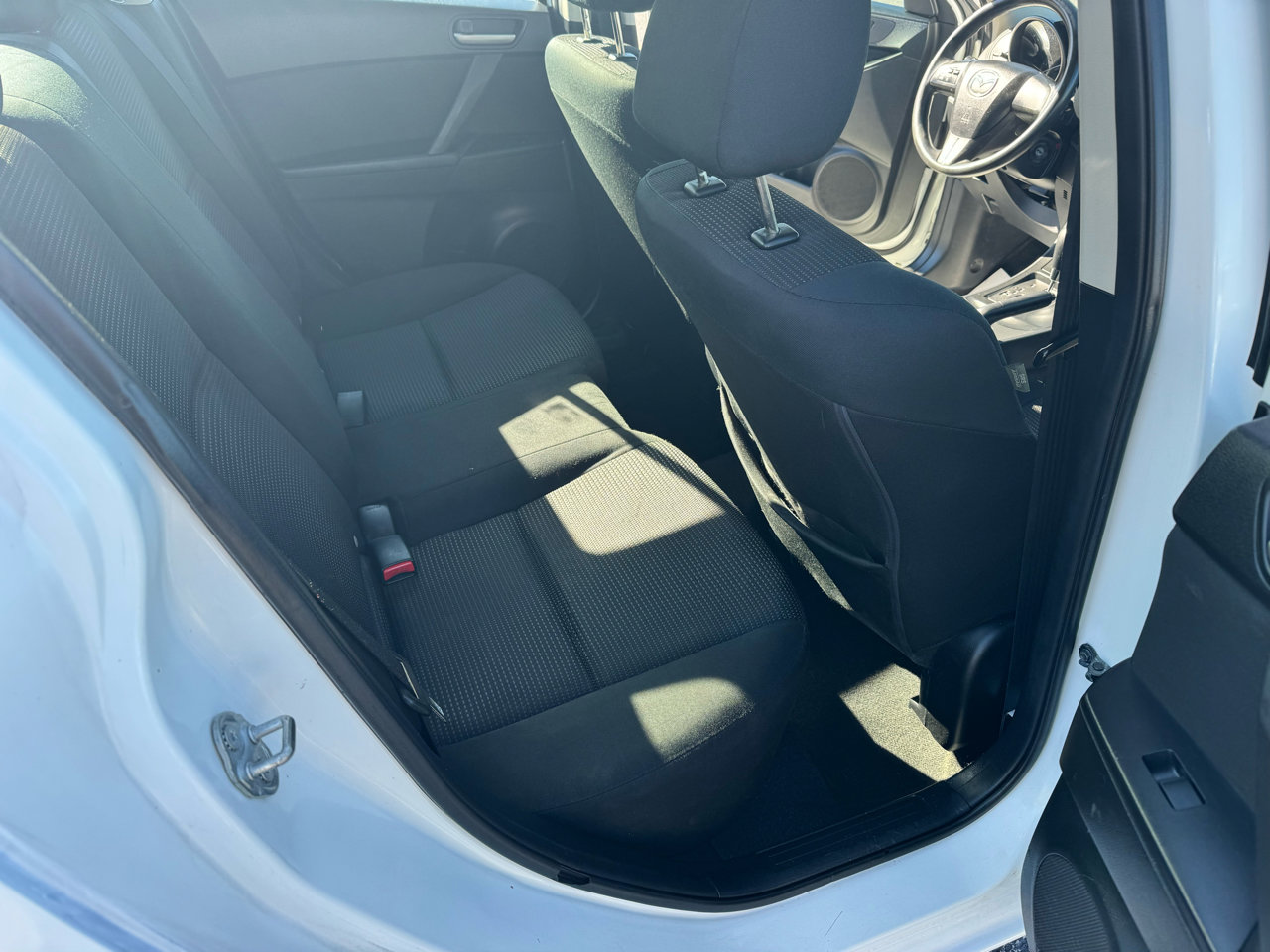 Used 2013 MAZDA MAZDA3 i SV image 13