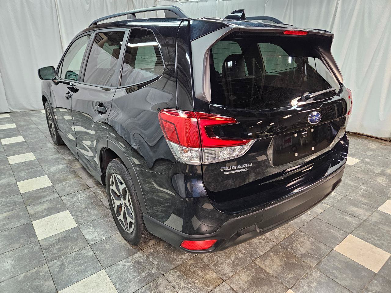 Used 2019 Subaru Forester Premium AWD/4WD image 6