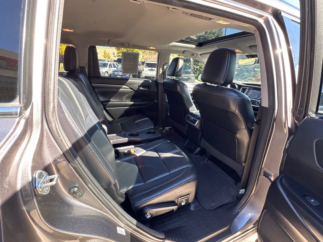 Used 2018 Toyota Highlander SE AWD/4WD image 20
