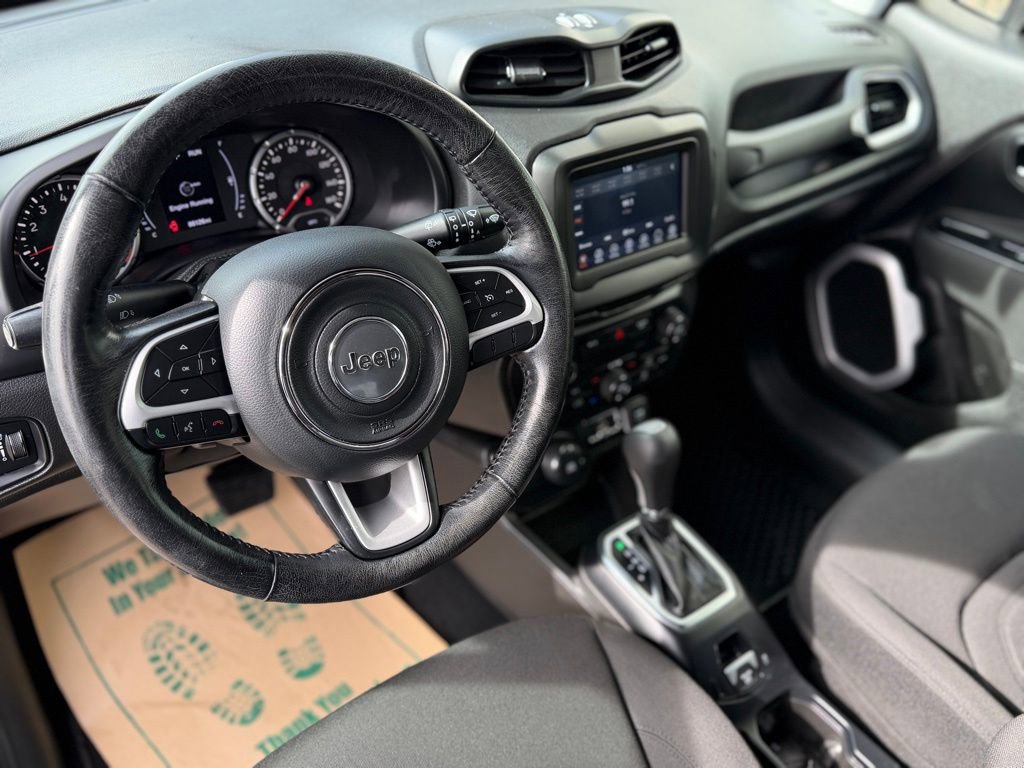 Used 2018 Jeep Renegade Latitude w/ Safety & Security Group image 12