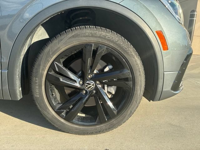 Used 2024 Volkswagen Tiguan SE R-Line FWD image 11