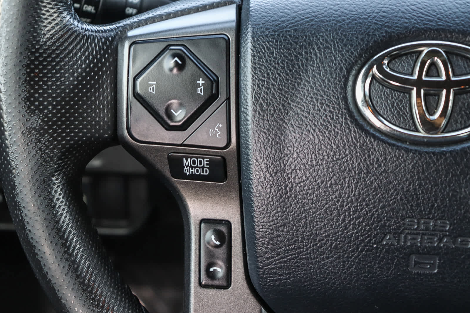 Used 2018 Toyota Tacoma TRD Sport w/ Technology Package image 18