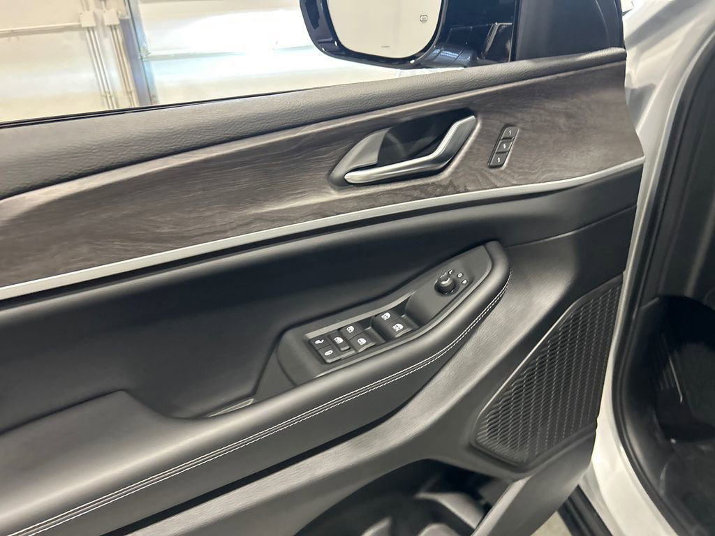 New 2025 Jeep Grand Cherokee Limited image 14