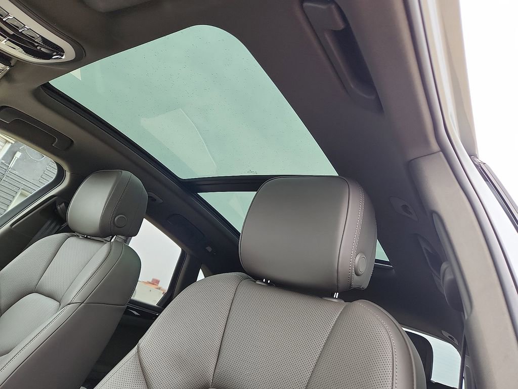 Certified 2023 Porsche Macan S image 14