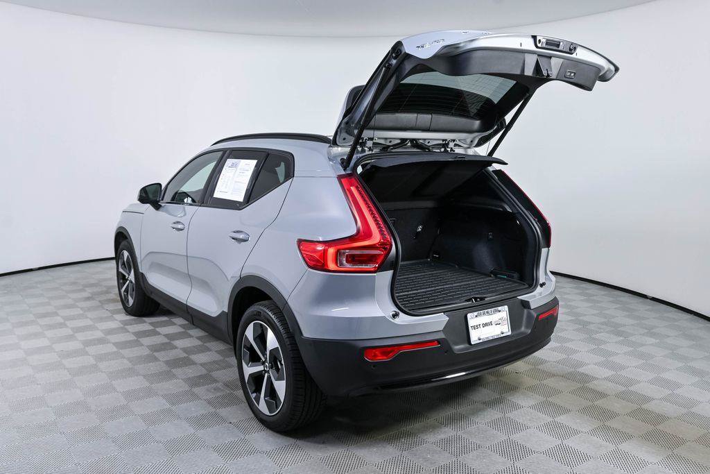 Certified 2026 Volvo XC40 B5 Plus AWD/4WD image 33