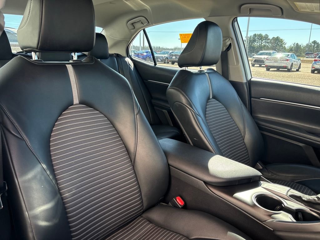Used 2021 Toyota Camry SE image 15