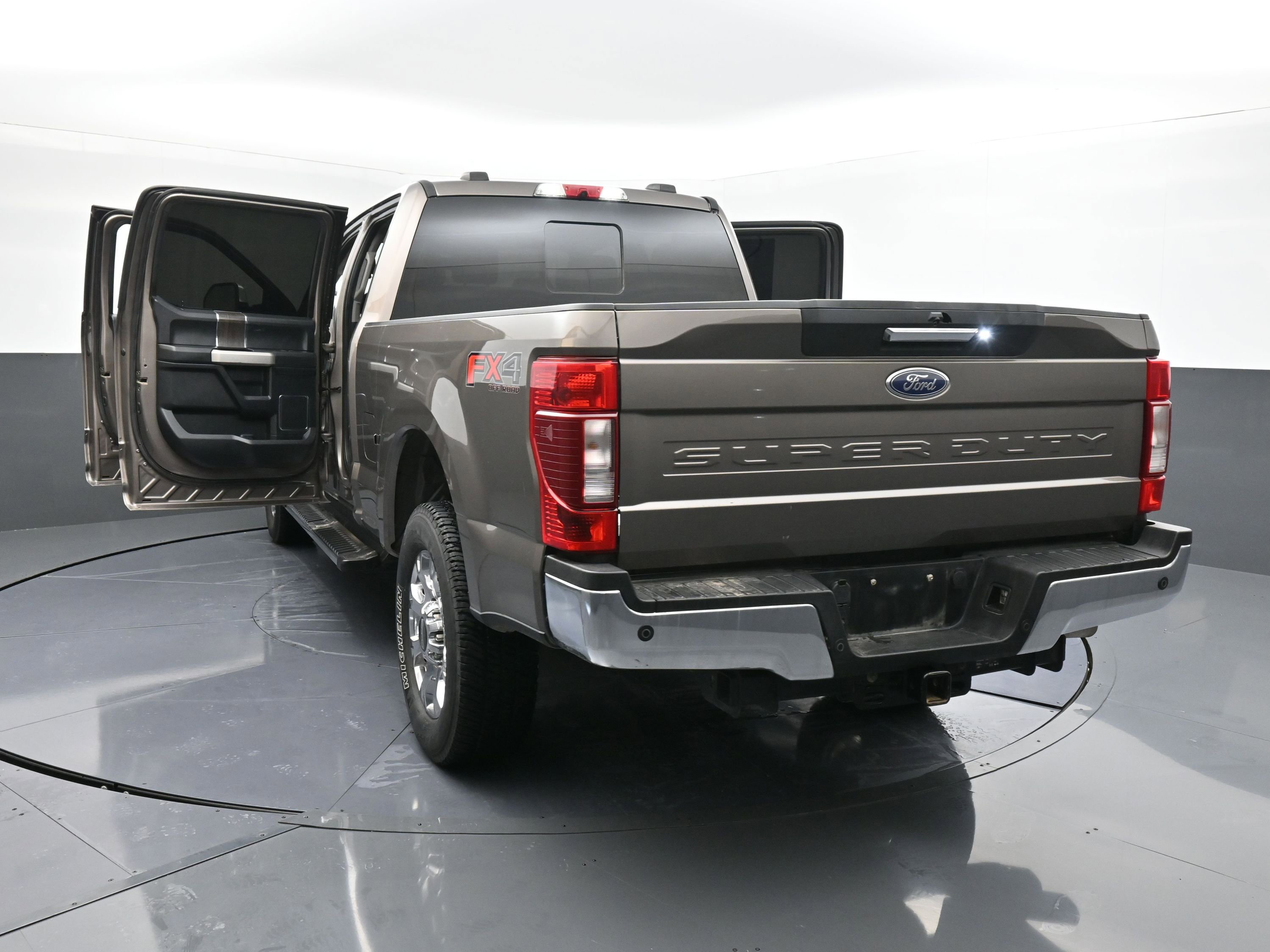 Used 2020 Ford F250 Lariat w/ Chrome Package image 41