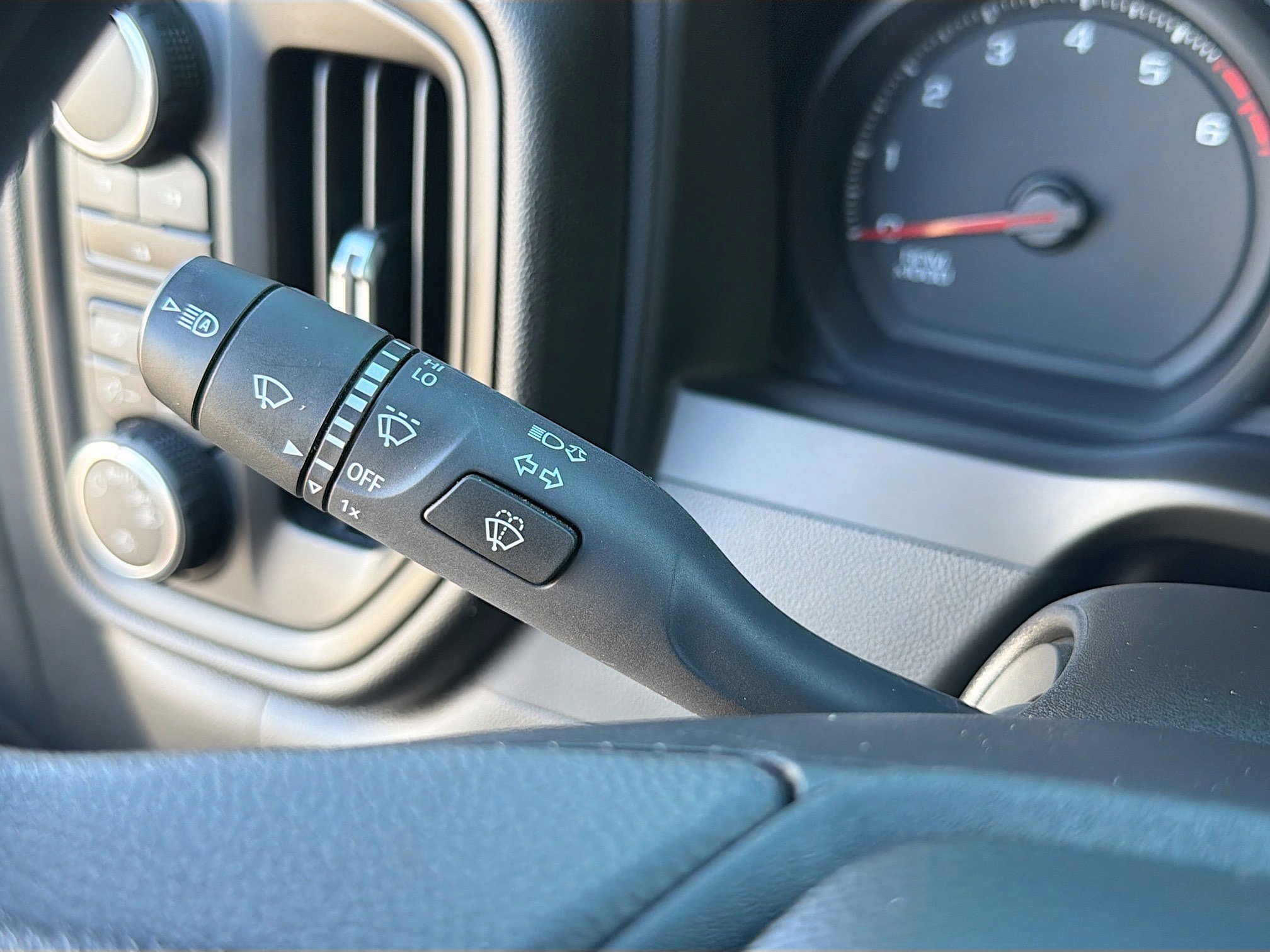 Used 2025 Chevrolet Silverado 2500 Custom w/ Custom Value Package image 36