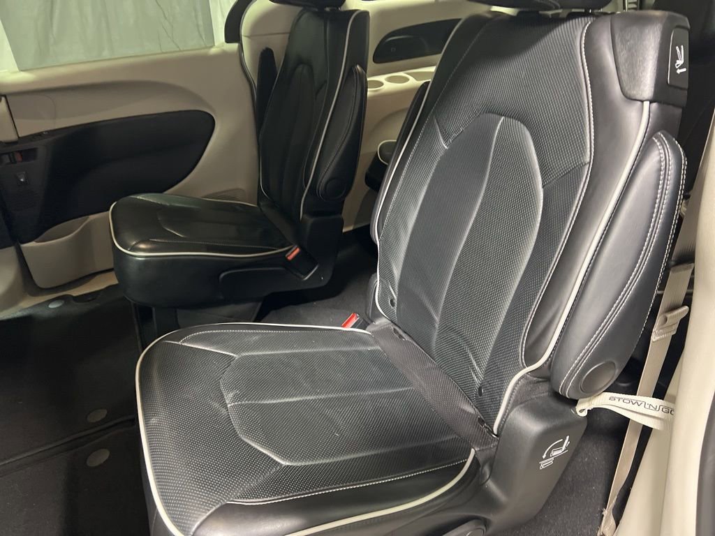 Used 2024 Chrysler Pacifica Limited image 18