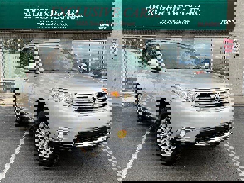 Used 2011 Toyota Highlander SE image 1