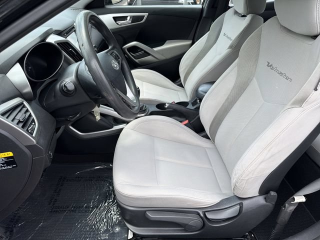 Used 2013 Hyundai Veloster FWD image 9