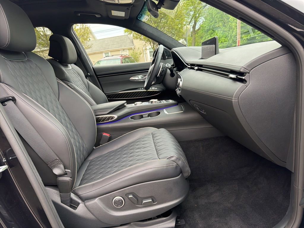 Used 2023 Genesis GV70 3.5T Sport w/ Sport Prestige Package AWD/4WD image 31